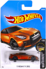 17 Nissan GT-R (R35)